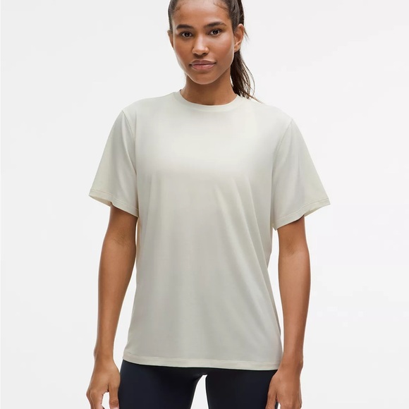 lululemon athletica Tops - Lululemon Athletica Bone Jersey Trainer Short Sleeve Tee